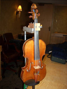 1732-carlos-bernouli-violin