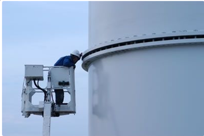 Use of flanges to connect wind turbine tower segments