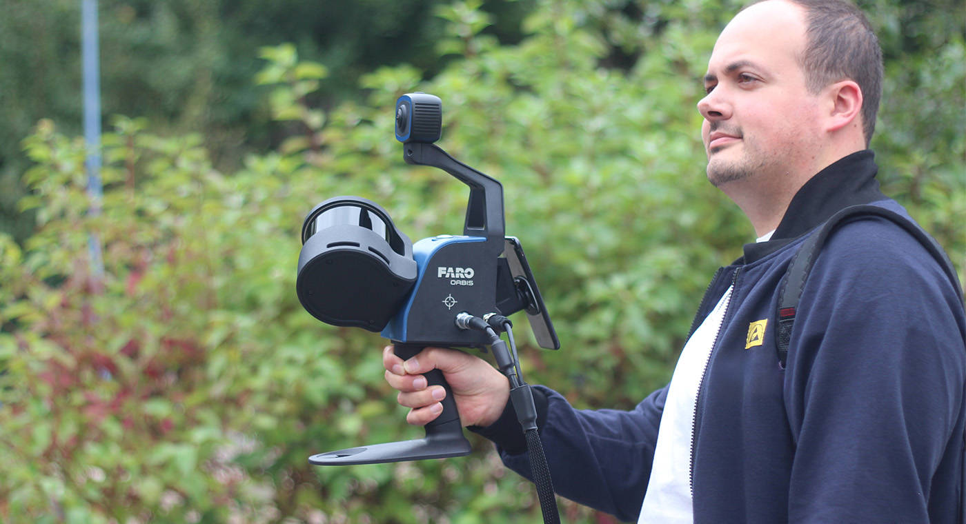 Man scanning using a mobile LiDAR scanner